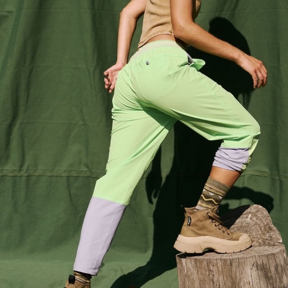 Free People Cascade Oversized Joggers With Pockets In Limeade. NWT! Sz XS - Picture 4 of 8